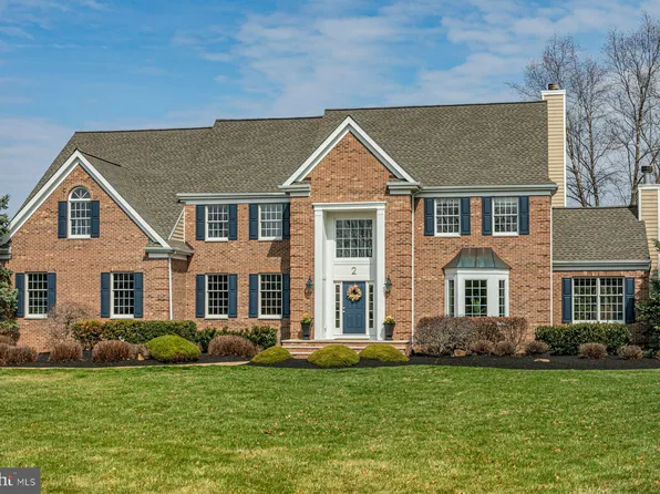 2 Hunters Ridge Dr, Pennington, NJ 08534