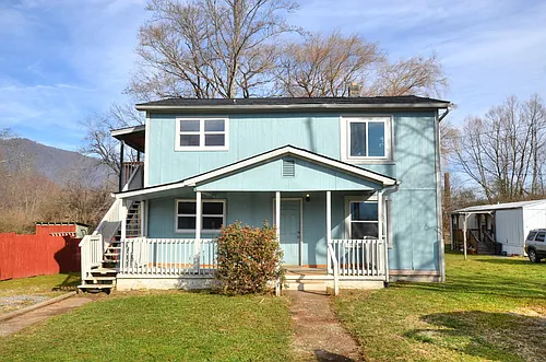 132 Robinson St Photo 1