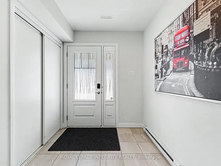 906 Lixnaw Ct — Photo 3