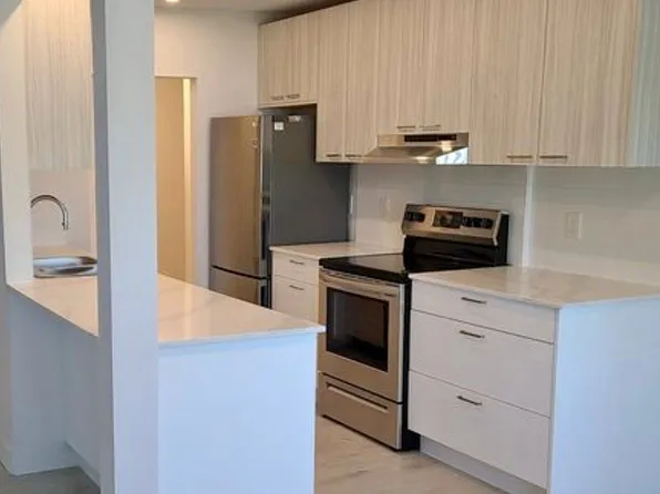 2875 Mountain Hwy #201, North Vancouver, BC V7J 2N8