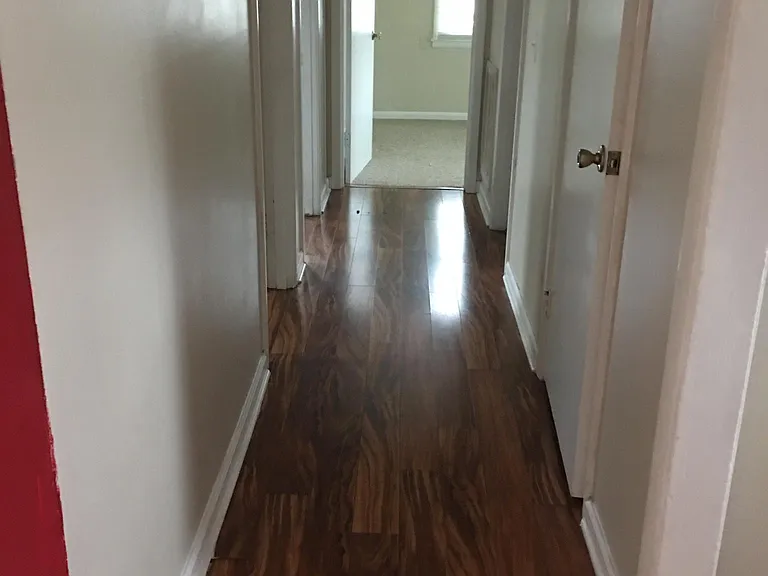 1910 Laurinda Dr — Photo 4