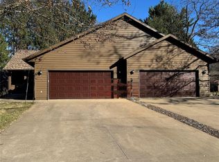 945 Cambridge Ct, Altoona, WI 54720