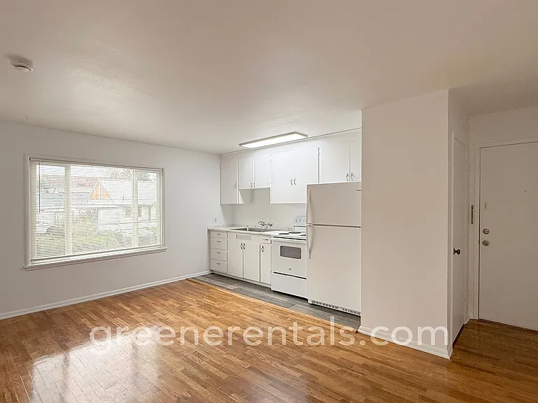Oly-Adams 726 — Photo 1