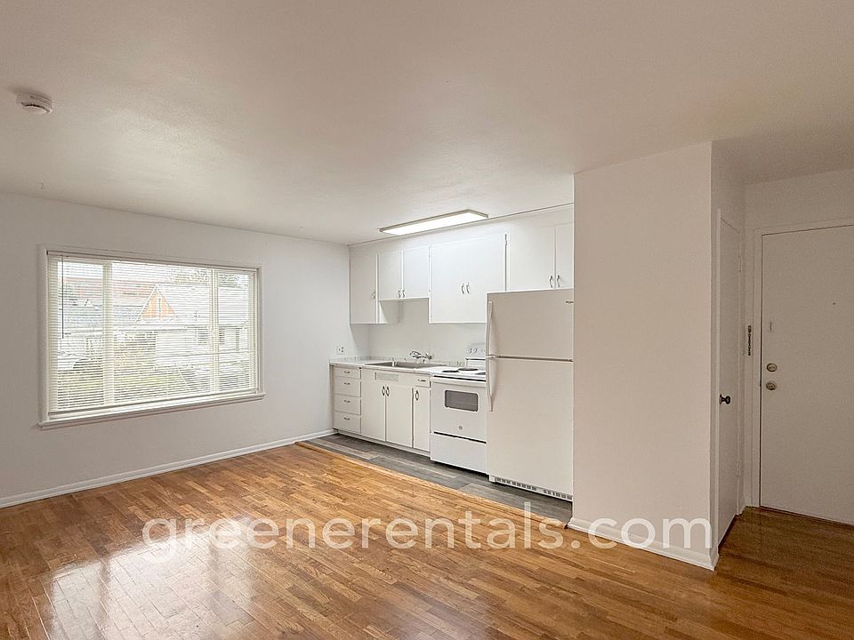 1st image of 726 Adams St SE #11