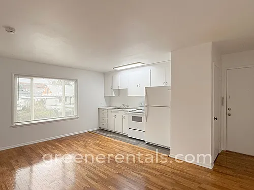Oly-Adams 726 Photo 1