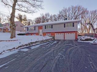 17 Joy Dr, Loudonville, NY 12211