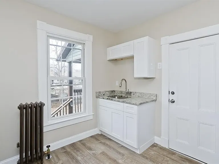 287 Walnut St #1 — Photo 7