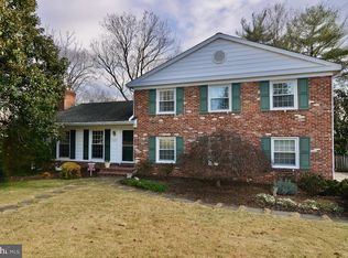 7121 Wolftree Ln, Rockville, MD 20852