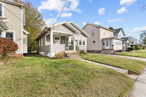 3rd image of 1005 Woodsdale Ave