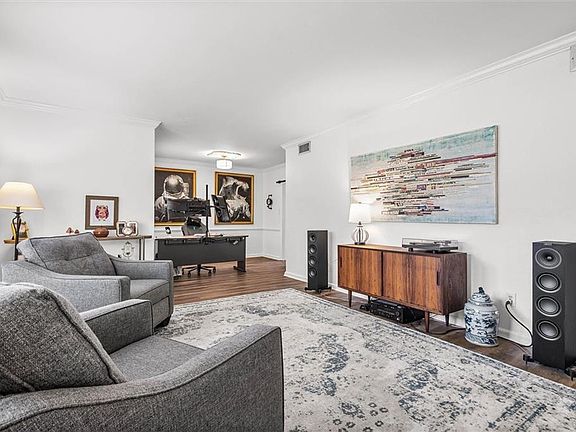 2nd image of 2768 Brookwood Dr