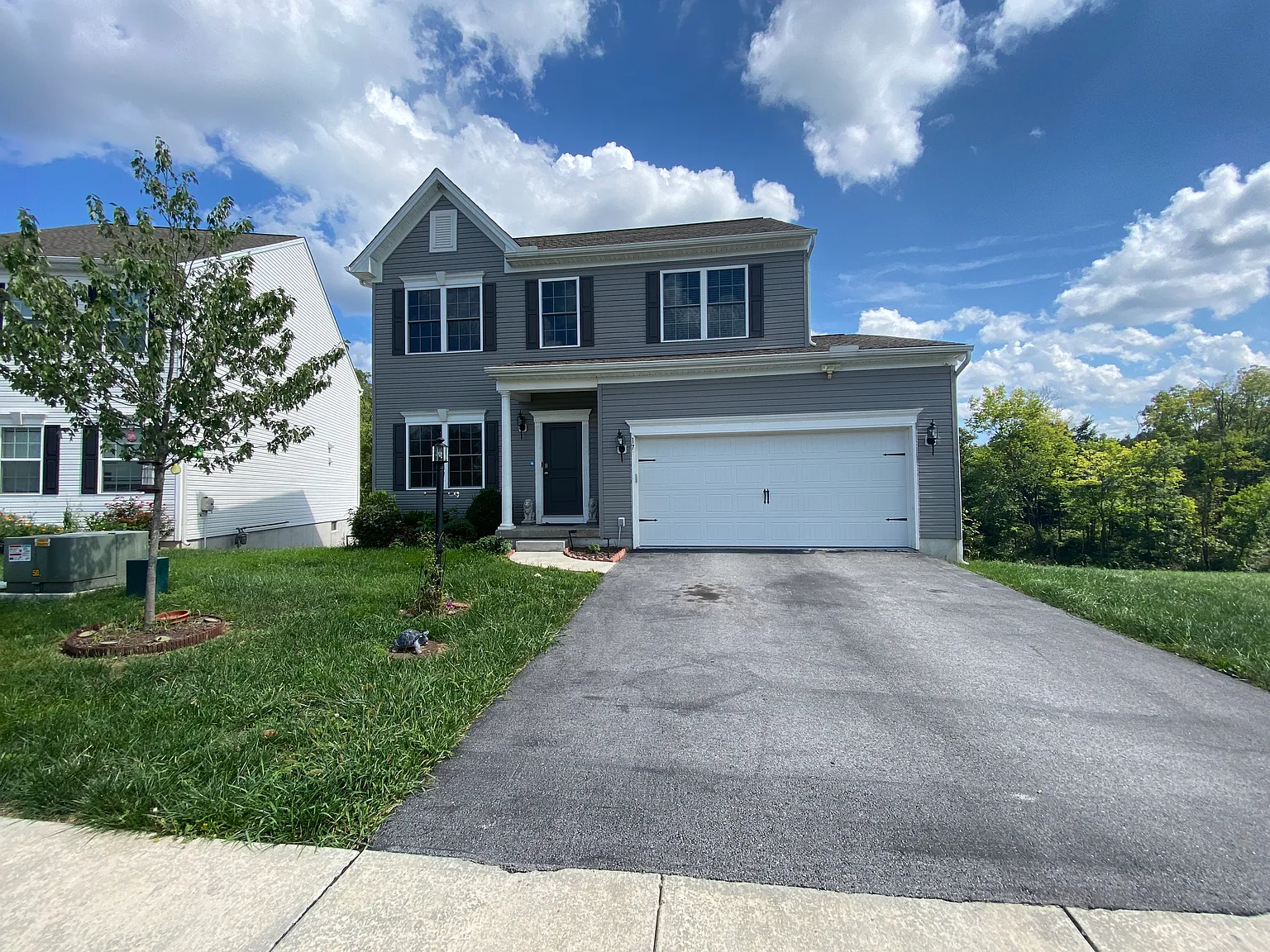 3 bed, 3.5 bath, 2388 sqft, $3,100 — Photo 2