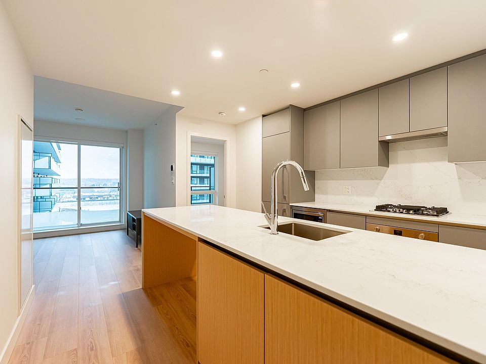 1st image of 7977 Lansdowne Rd #902
