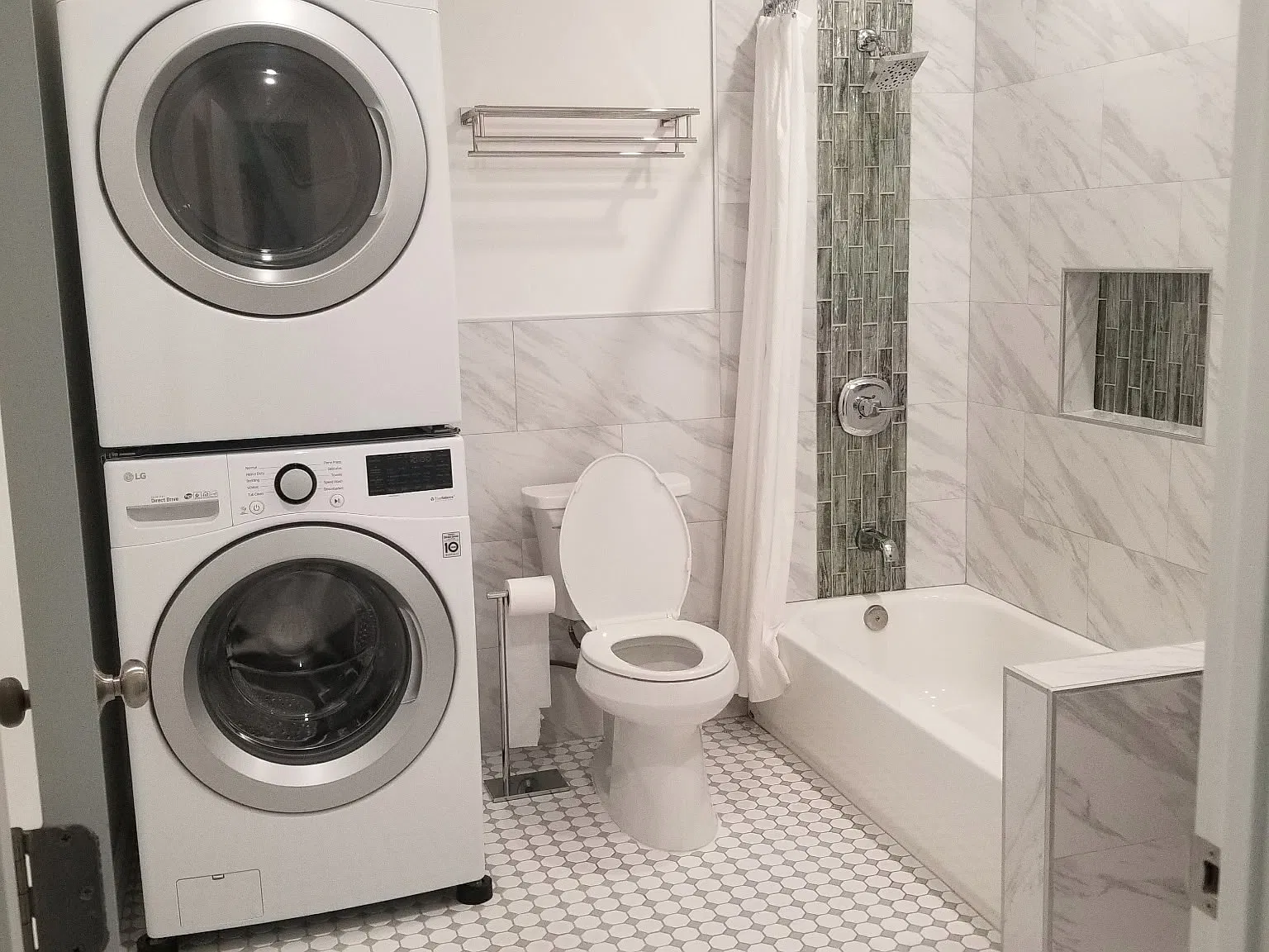 2 bed, 850 sqft, $3,850 — Photo 1