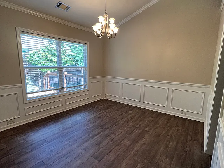 2541 Southhaven Ln — Photo 8