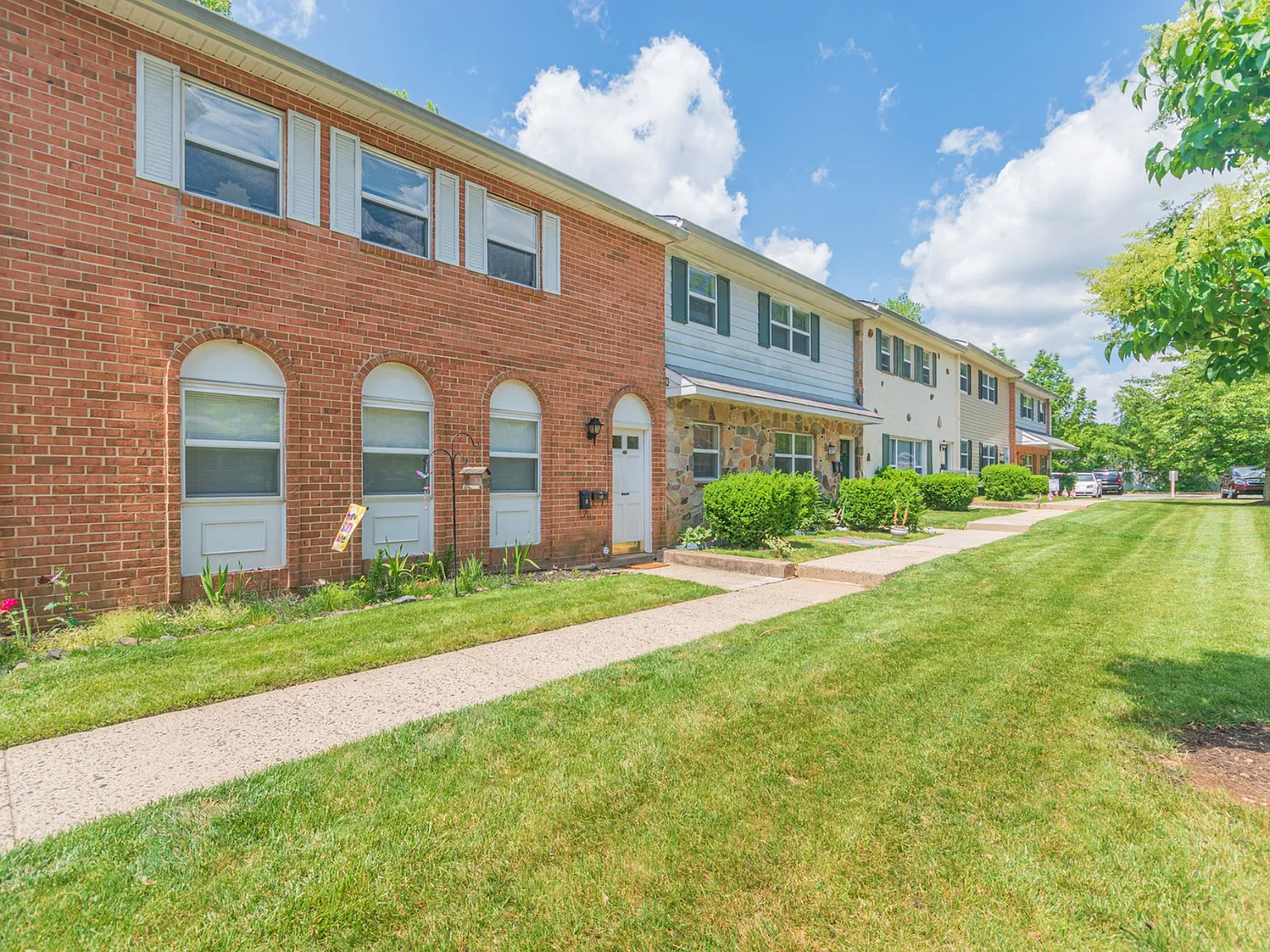 Rolling Glen Townhomes and Apartments — Photo 4