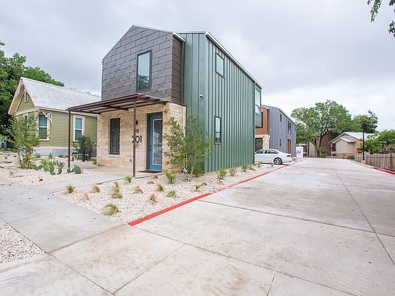 4th image of 411 W San Antonio St #201