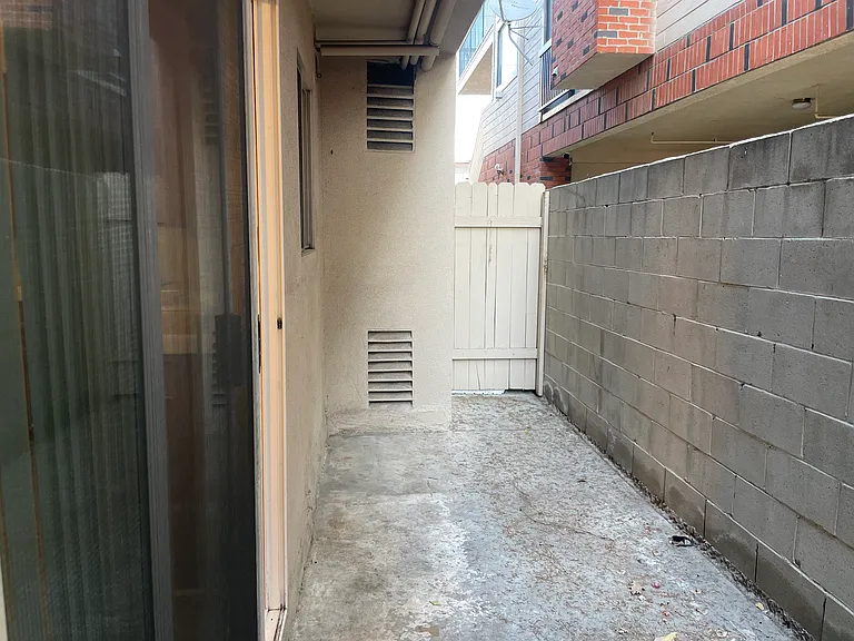 1161 Linden Ave #1 — Photo 10