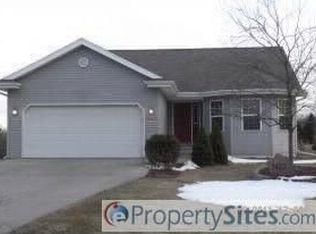 1423 Longtail Beach Rd, Suamico, WI 54173