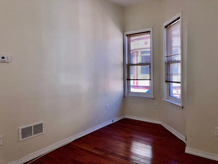 767 S 4th St — Photo 5
