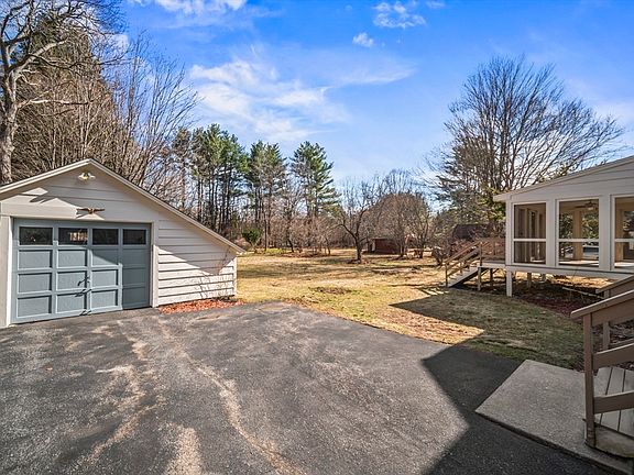 4th image of 260 Lincoln Rd