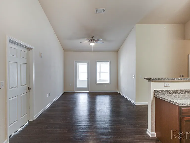 Sterchi Ridge Apartments — Photo 15