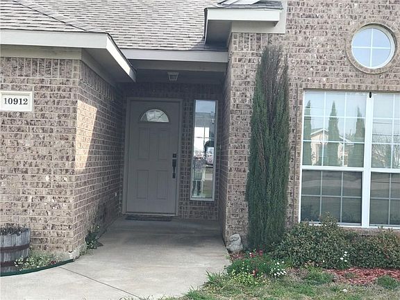 3rd image of 10912 Adiana Ln
