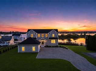 84 Carver Ln, Narragansett, RI 02882
