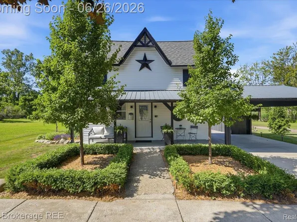 208 North St, Holly, MI 48442
