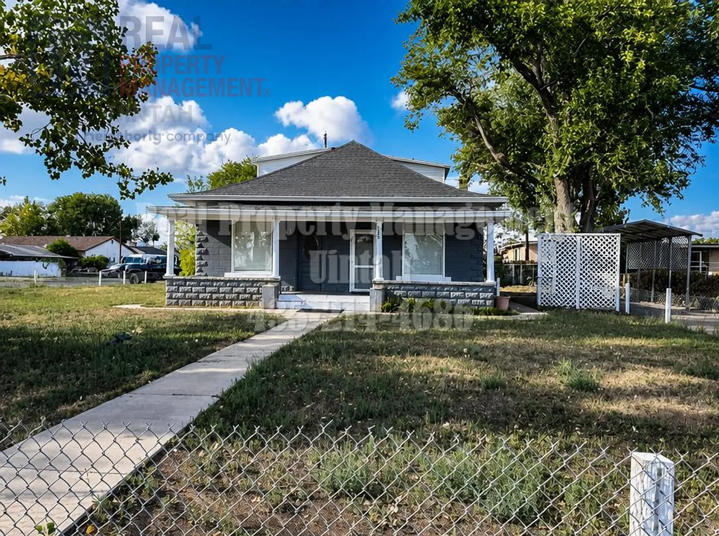 Cozy 4 Bedroom 2 Bathroom Home Being Remodeled — Photo 1