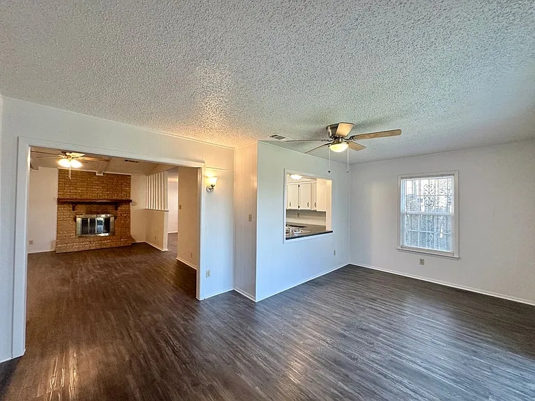 1501 Farhills Dr — Photo 15