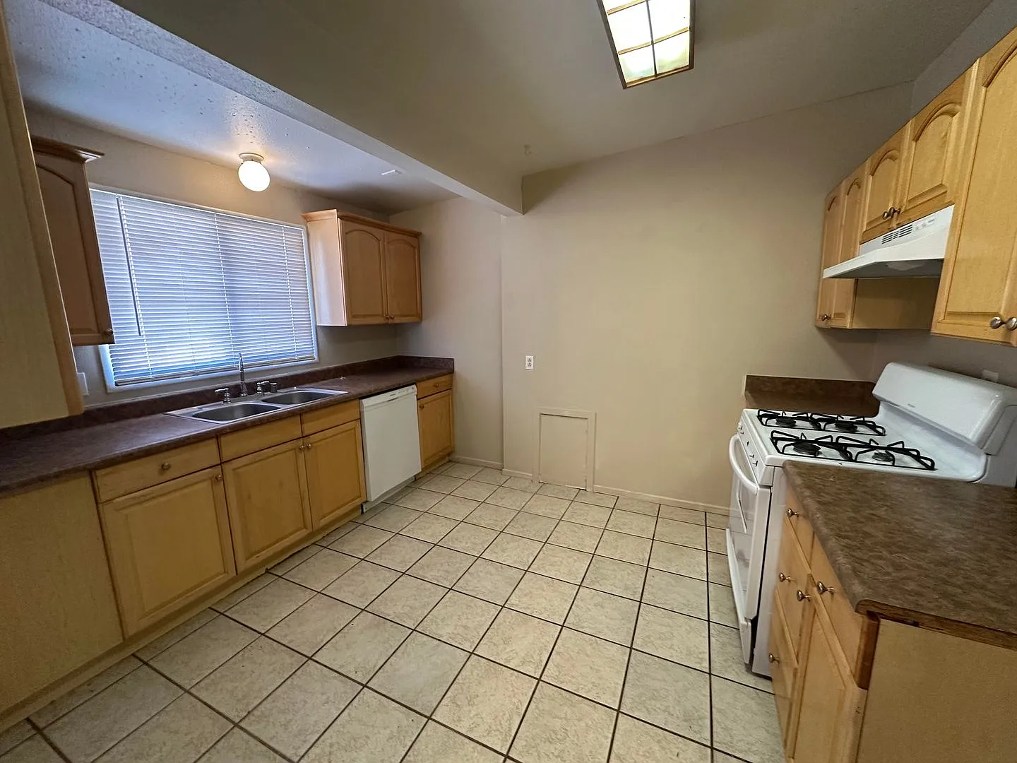Adorable 3 Bedroom — Photo 3