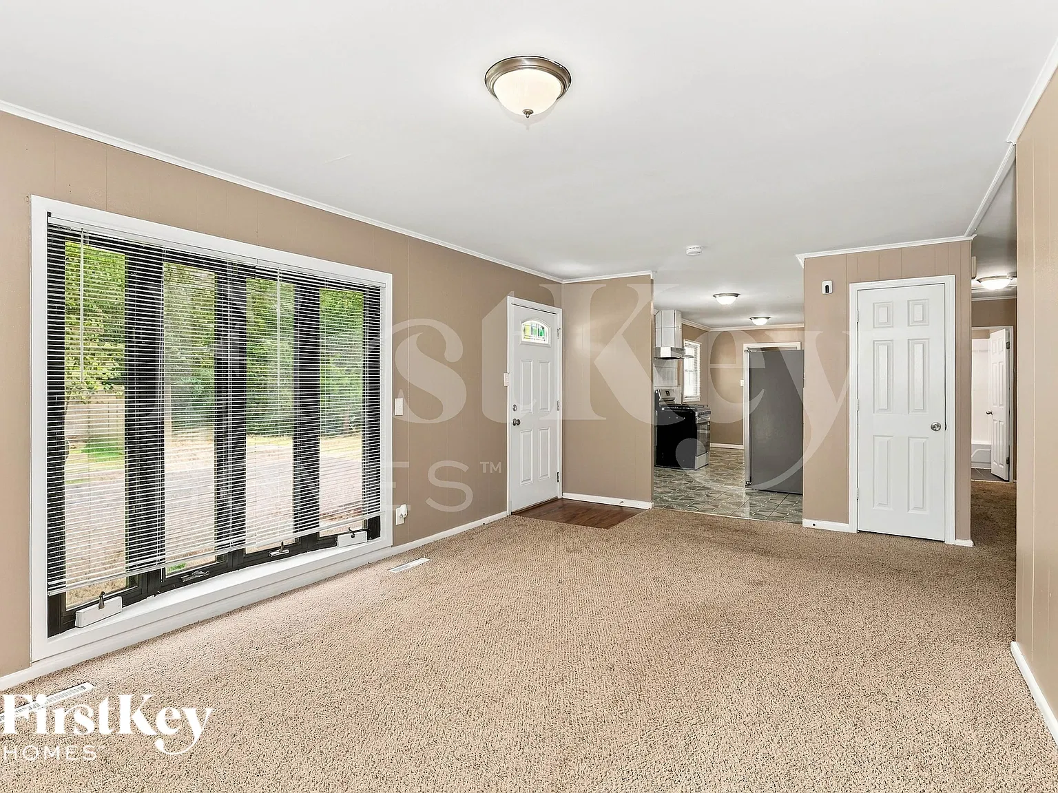 3 bed, 1.0 bath, 1224 sqft, $2,090 — Photo 2
