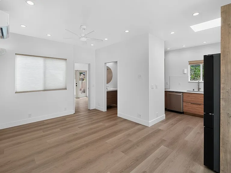 1216 Lagan Ave — Photo 9