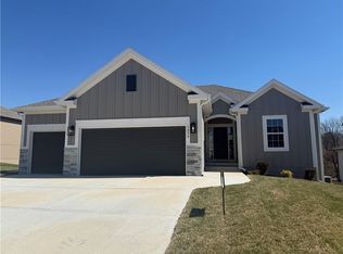 1059 Fir Ln, Liberty, MO 64068
