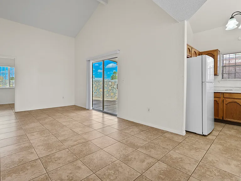 9321 Chantilly Dr — Photo 5