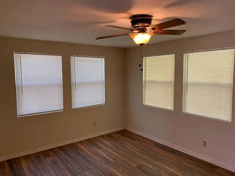 504 Belmont St — Photo 12