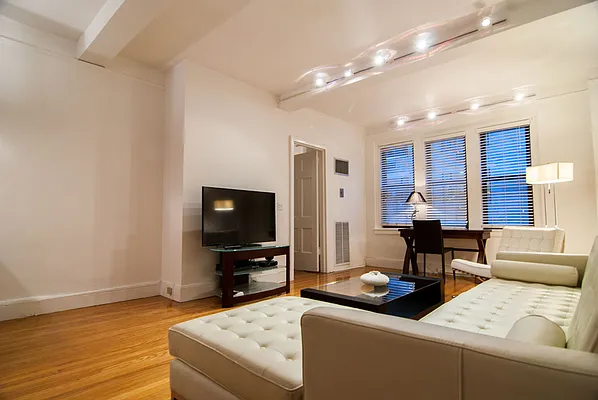 Rented by WAM Partners - William Moses Co. | media 100