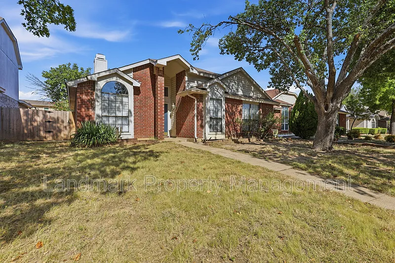 3 bed, 2.0 bath, 1517 sqft, $2,000 — Photo 2