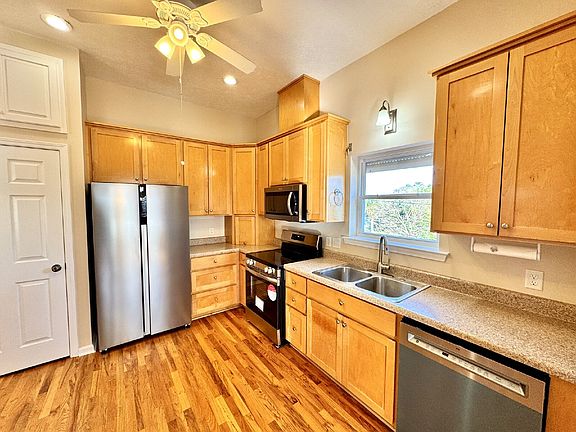 5th image of 13800 Pelican St