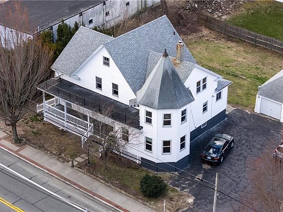 2nd image of 948 Charles St