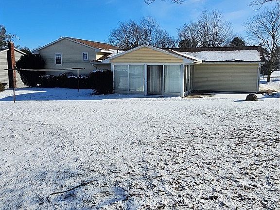 3rd image of 1871 Cliff Dr