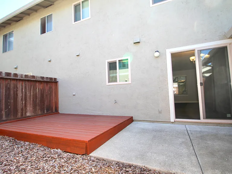 215 Loma Verde Dr — Photo 31