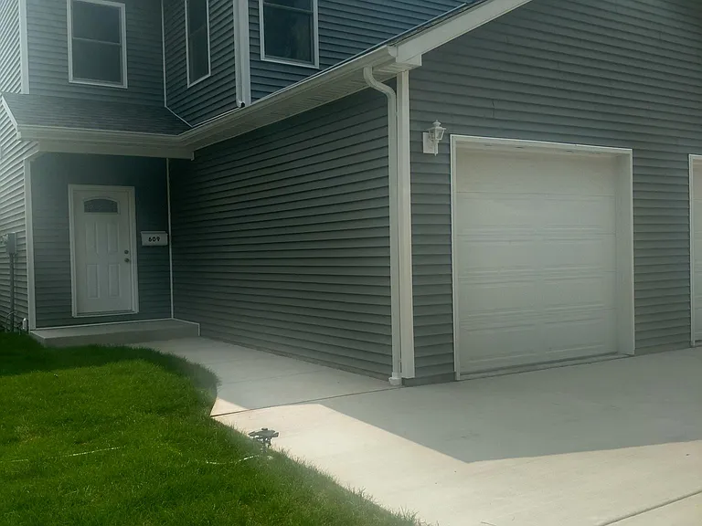 611 Wabash Ave — Photo 24