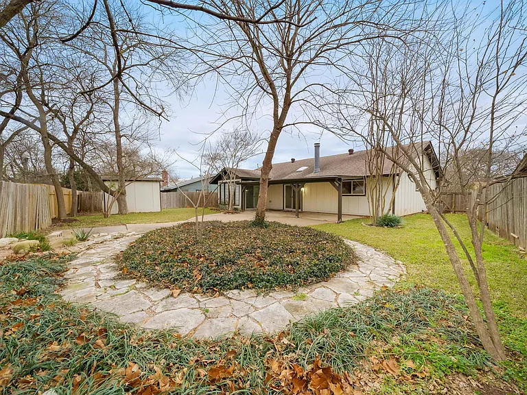 2515 Berkett Dr — Photo 52