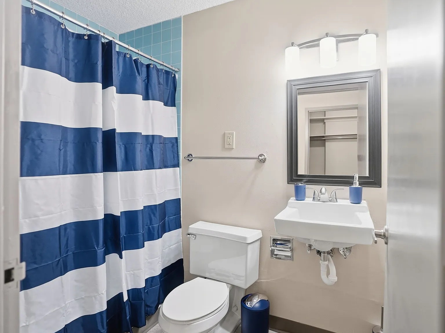 Emerson Center Senior Apartments - 62 & Older — Photo 4