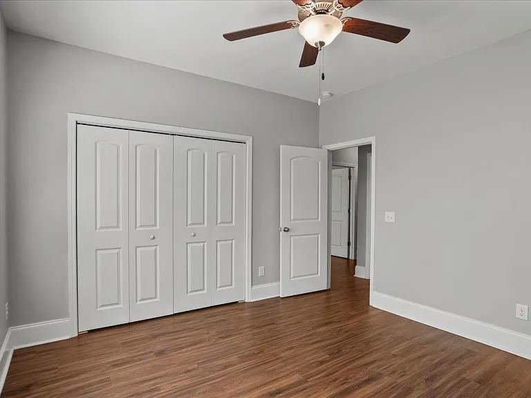 406 Senate St — Photo 10