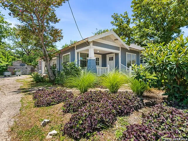 2213 N Flores St — Photo 43