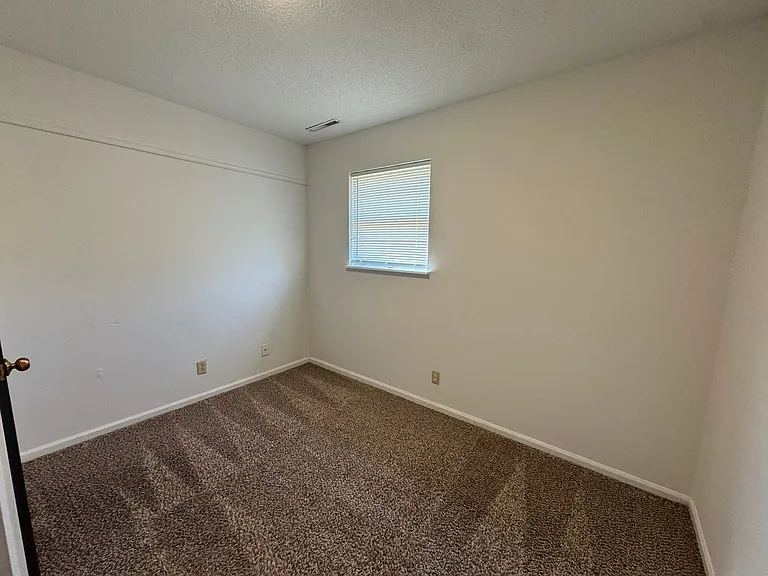 560 N East Park Ln — Photo 26