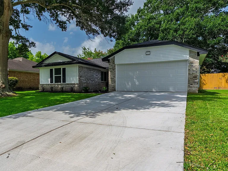 4855 Sulley Dr — Photo 2