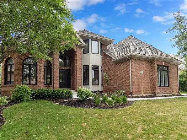 651 Waters Edge Dr, South Elgin, IL 60177